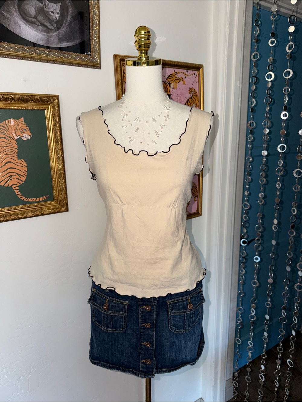Vintage Y2K Sleeveless Cream Ruffle-Trim Tank Top - Women's
